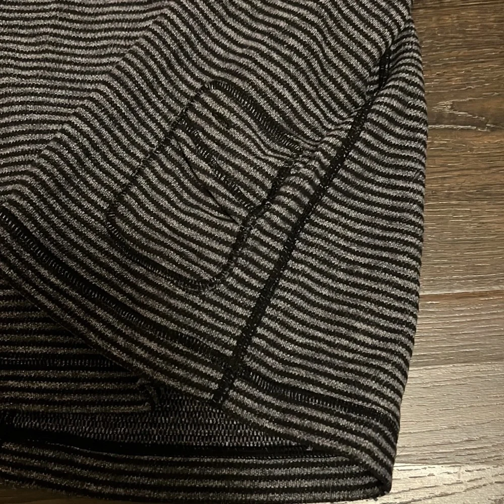 LULULEMON Run Turn Around Long Sleeve 8 - Picture 5 of 6